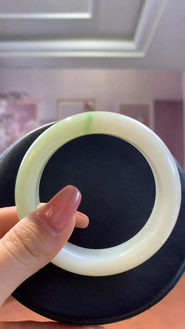 【闪购商品】和田玉手镯未镶嵌俄翠手镯56