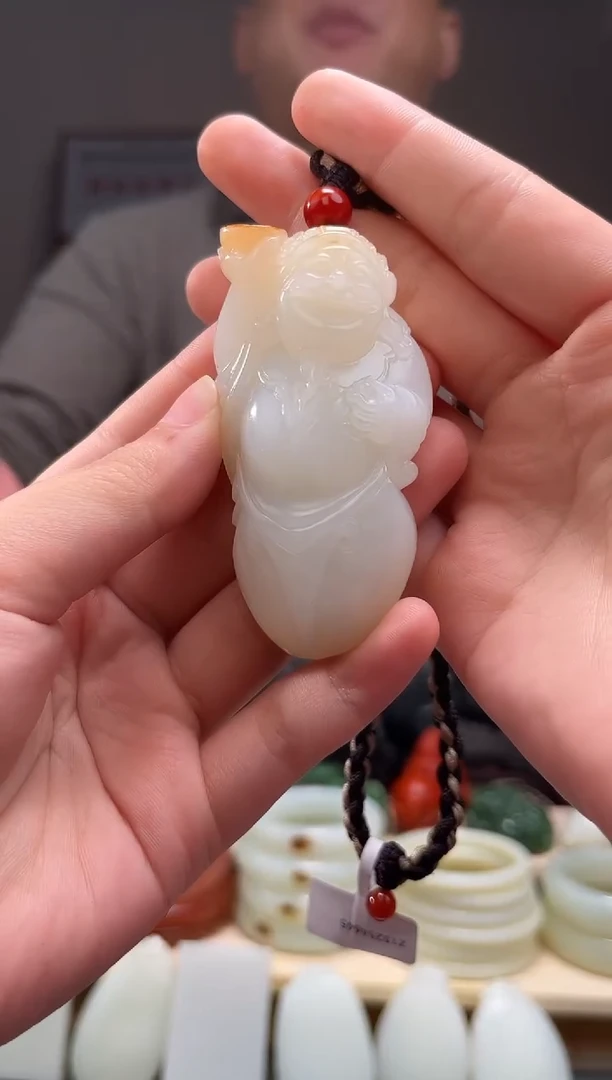 颈饰未镶嵌和田玉吊坠