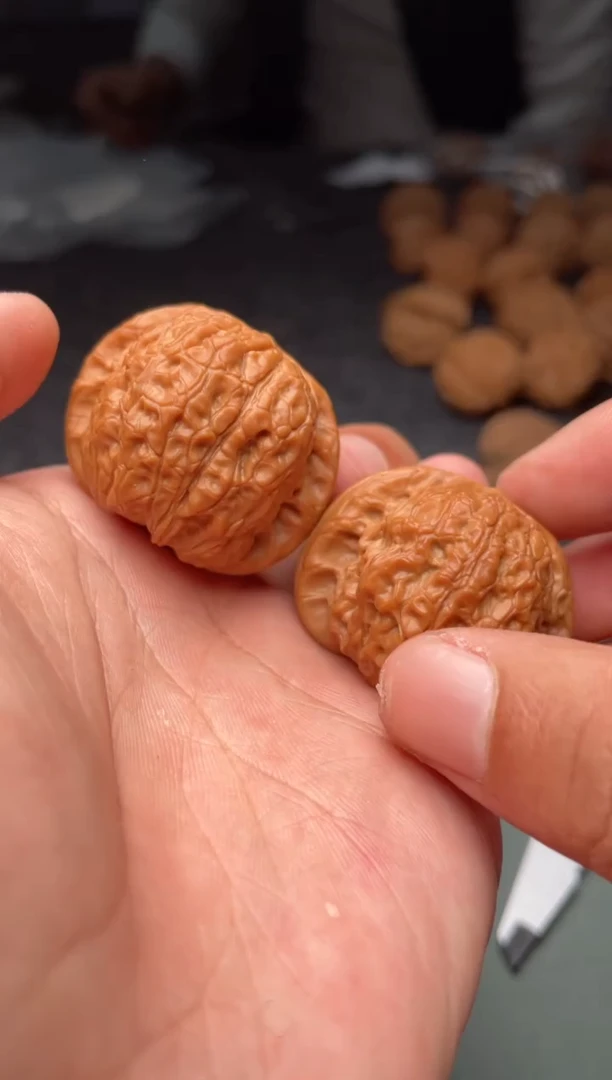 把件文玩核桃a172  血麒麟 37尺
