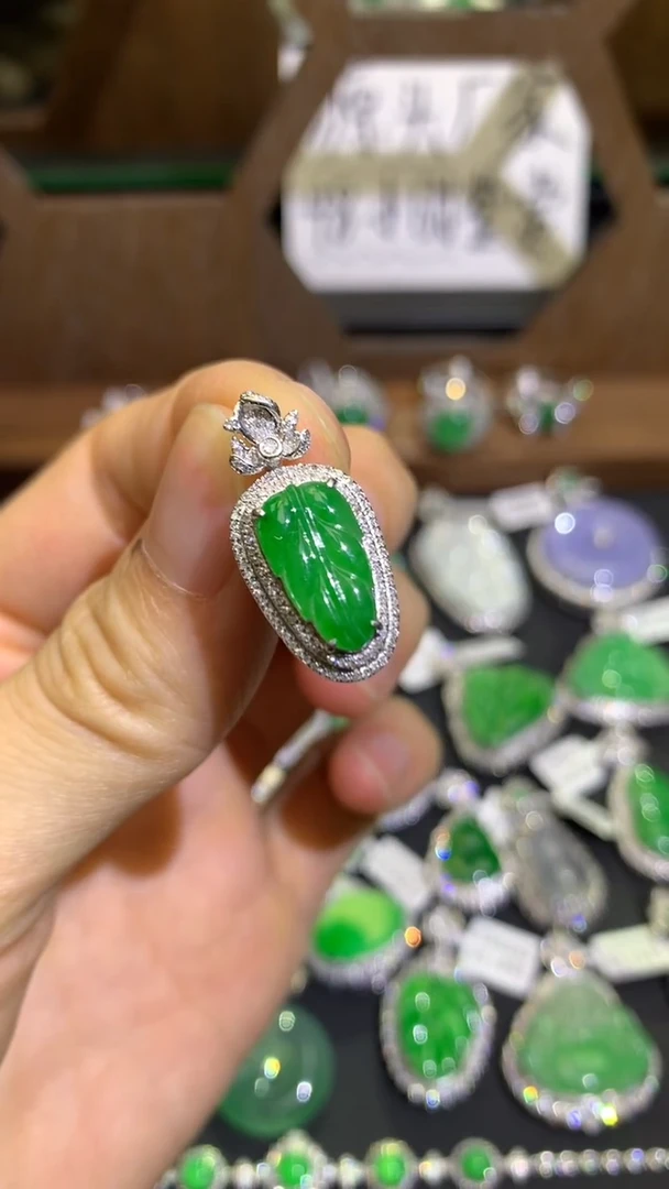 翡翠18K金镶嵌吊坠(不含链)吊坠