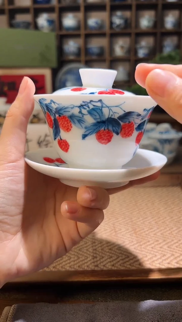 手绘荔枝大三才盖碗