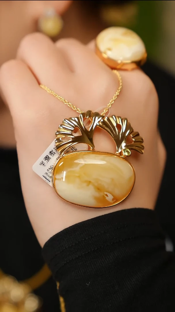 蜜蜡吊坠(赠链)银S925镶嵌孤品银杏金白吊坠