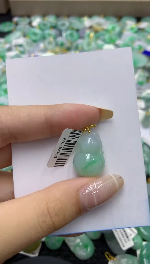 翡翠18K金镶嵌颈饰天然缅甸翡翠A货