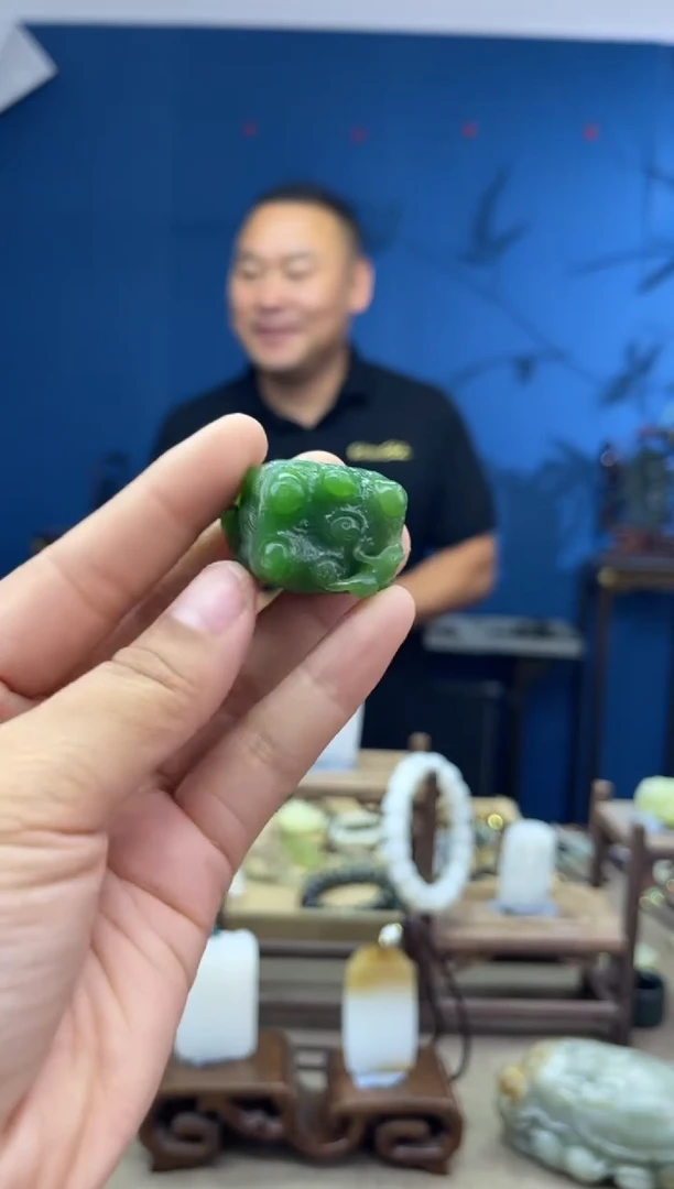 和田玉未镶嵌颈饰1