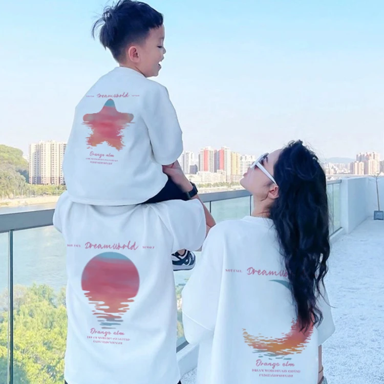 超火一家三四口创意亲子装2025母子夏季短袖t恤衫多巴胺衣服童装