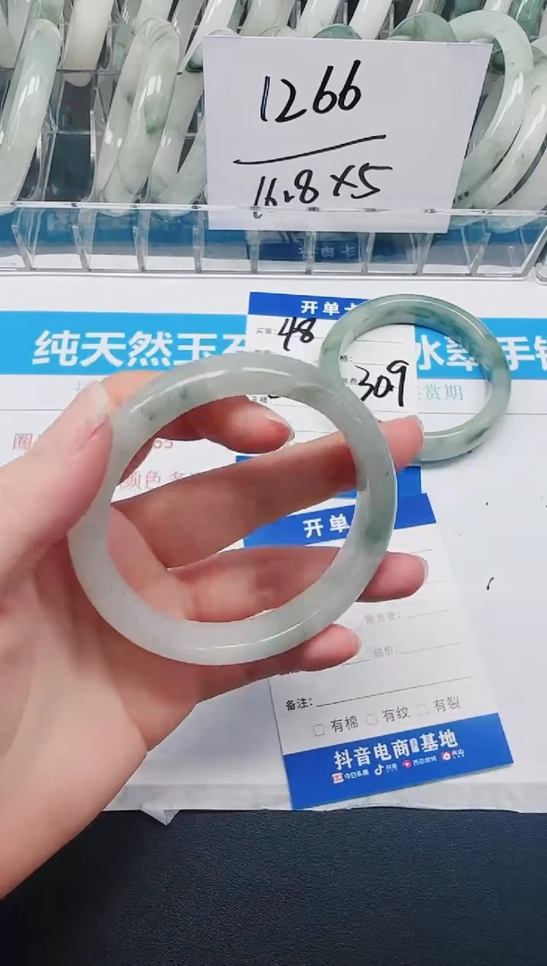 未镶嵌手镯石英质玉49-61.1