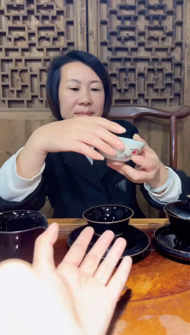 茶盏21科研院院长-杨飞燕