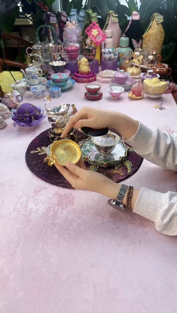 34 镀金杯托带宋锦杯垫