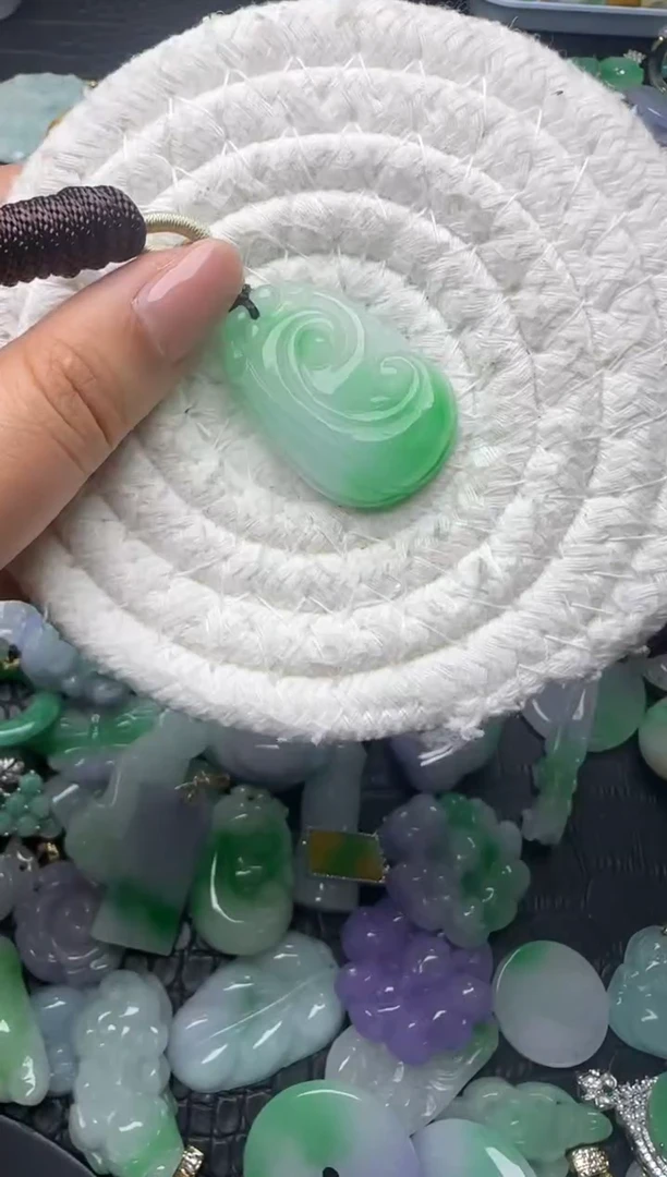 颈饰未镶嵌翡翠缅甸翡翠吊坠