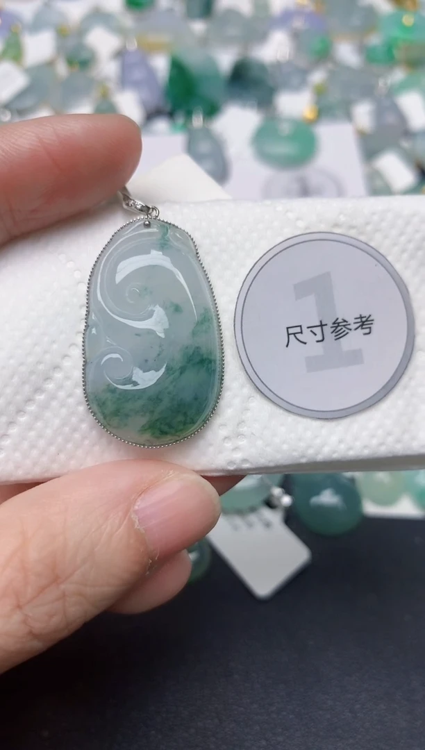 颈饰18K金镶嵌翡翠天然缅甸A货翡翠