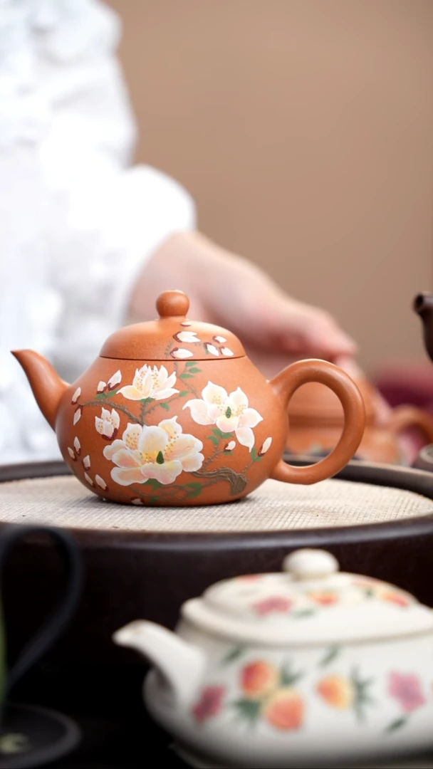 茶壶紫砂金砂段泥梨形泥绘花