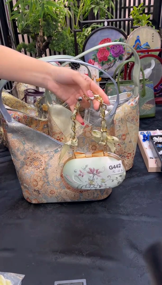 织绣～****～非遗手工苏绣饰品