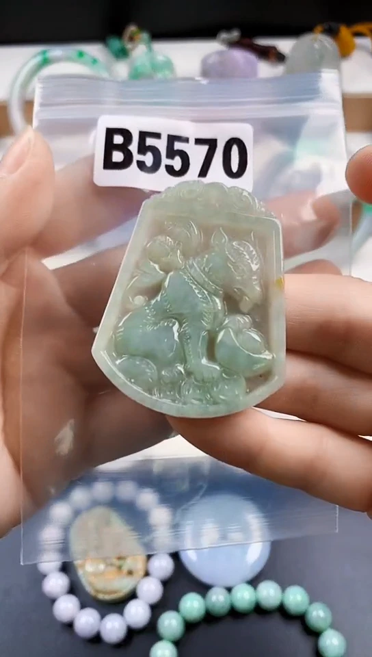 颈饰未镶嵌翡翠天然翡翠吊坠挂件