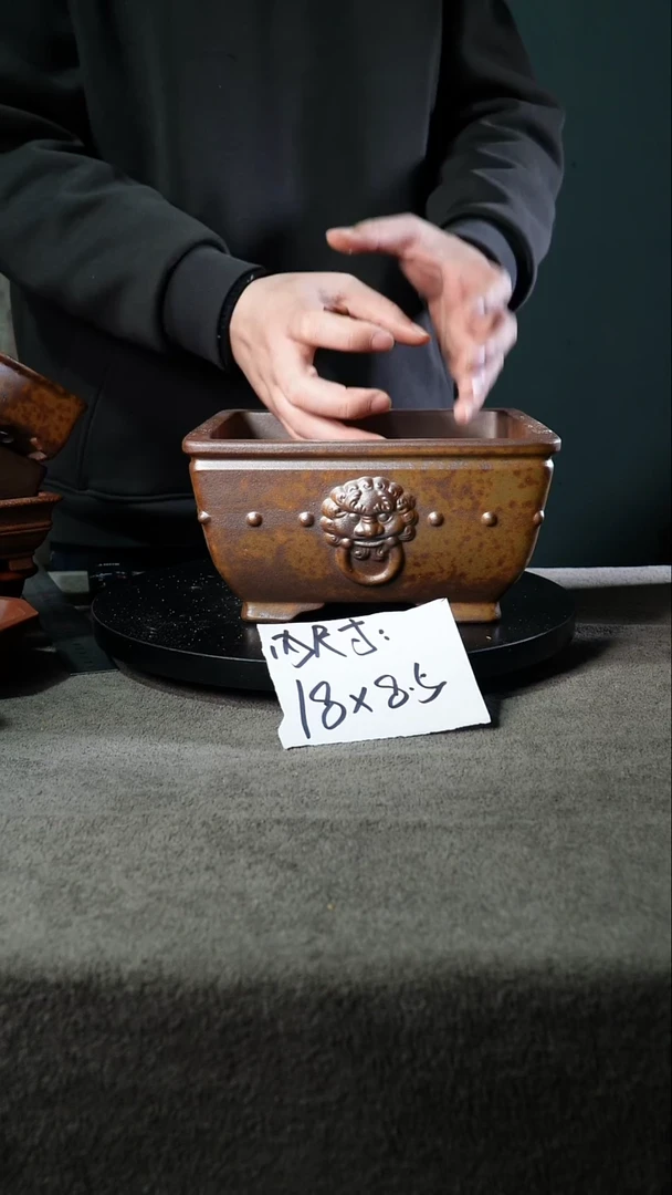 A宜兴紫砂小花盆