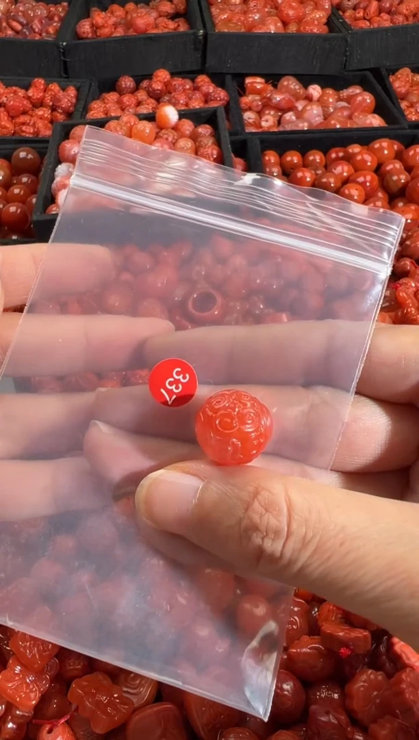 南红玛瑙未镶嵌颈饰1