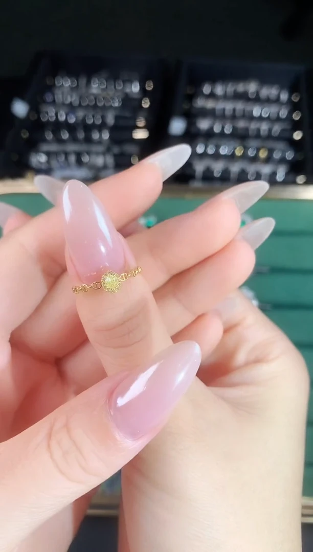 18K金镶嵌戒指钻石戒指