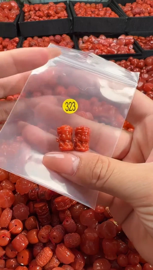 南红玛瑙未镶嵌颈饰1