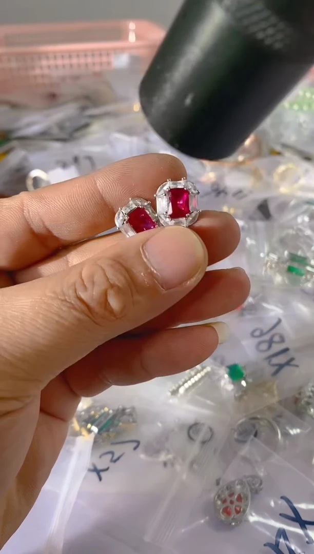 【闪购商品】水晶颈饰银S925镶嵌X228红宝，蓝宝，多样性发一件赠链