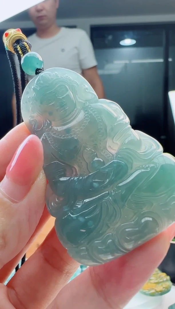 翡翠未镶嵌颈饰多样性发货其中一件