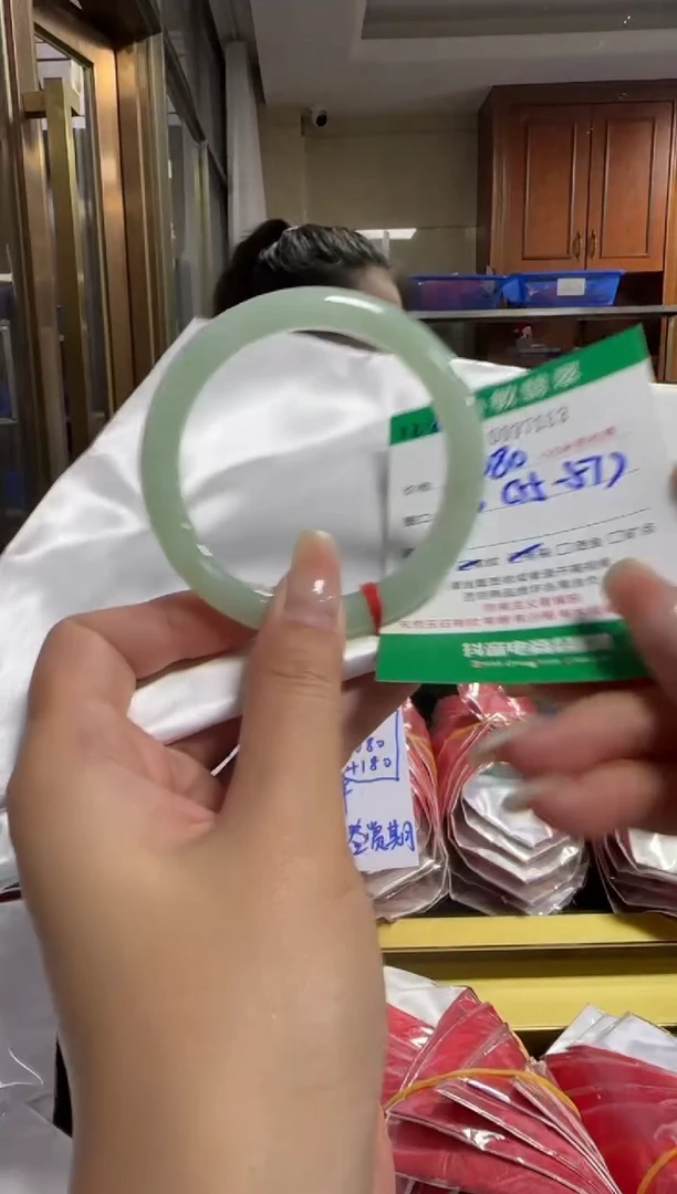未镶嵌手镯翡翠A货手镯/微瑕