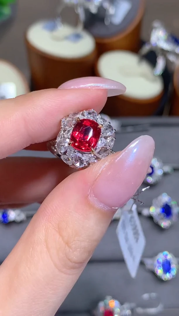 尖晶石戒指18K金镶嵌2.01ct