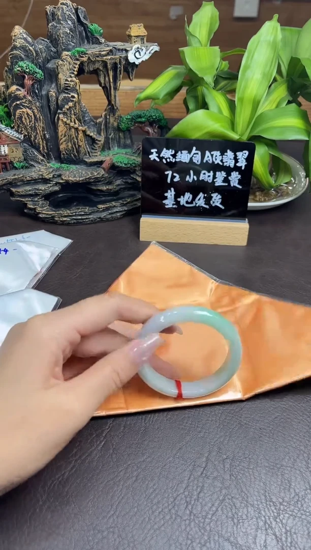 翡翠手镯未镶嵌114