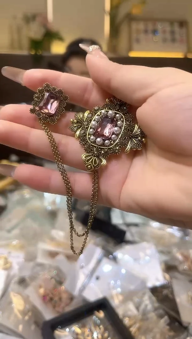 锆石铁合金精品饰界