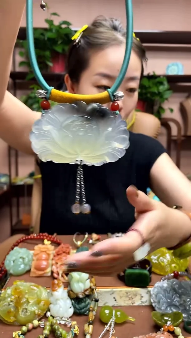 未镶嵌岫玉吊坠·