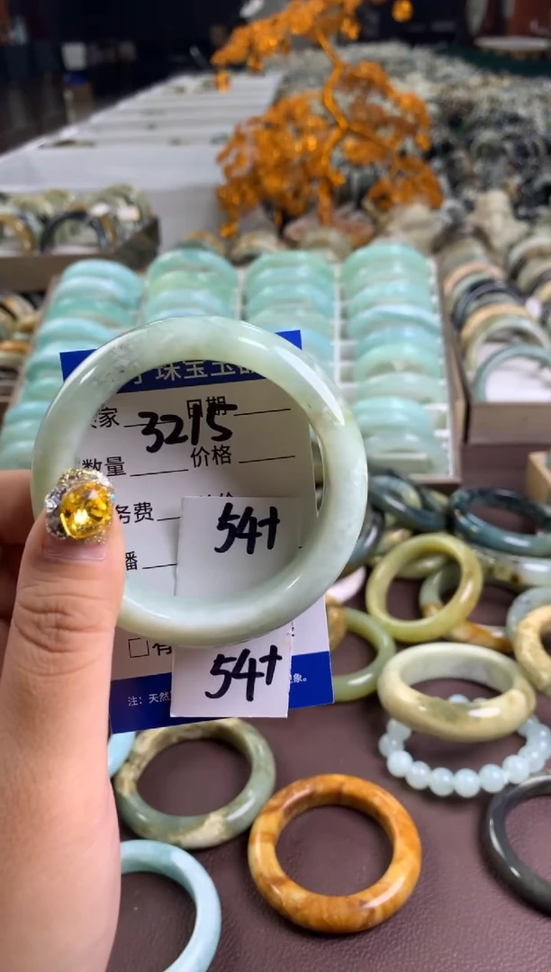 【闪购商品】蛇纹石玉手镯未镶嵌3215
