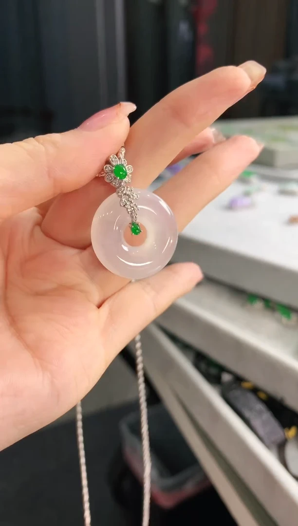 【闪购商品】翡翠吊坠(不含链)18K金镶嵌吊坠