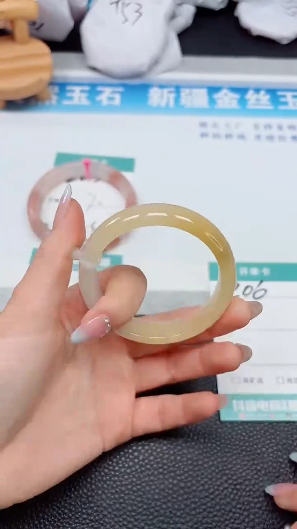 【闪购商品】石英质玉手镯未镶嵌206