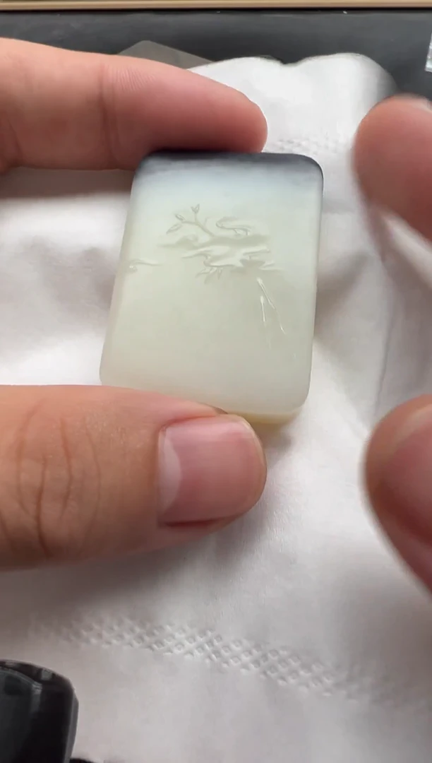 和田玉未镶嵌颈饰玉牌