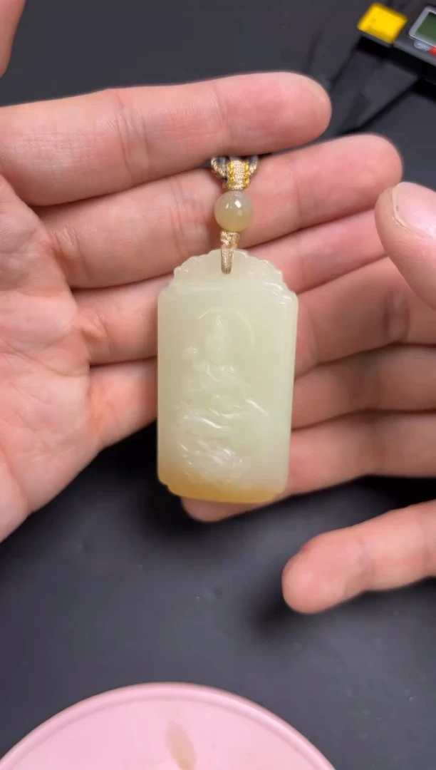 【闪购商品】和田玉吊坠(赠链)未镶嵌且末金山微色差吊坠