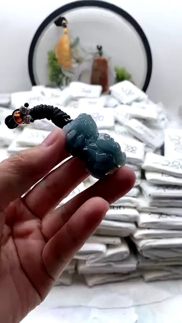 颈饰未镶嵌翡翠貔貅