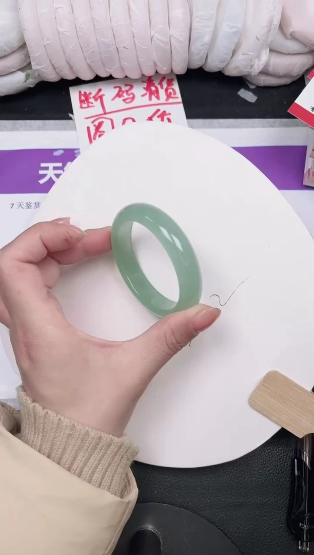 未镶嵌手镯石英质玉116-55