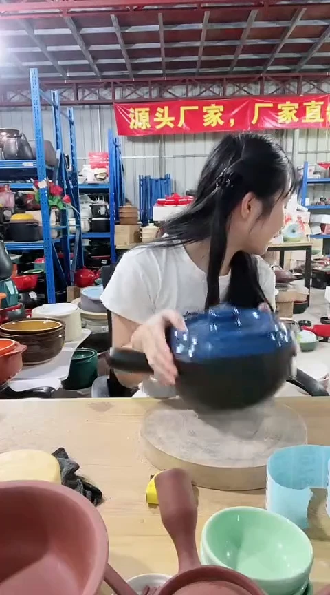 瑕疵黑色手把锅带盖