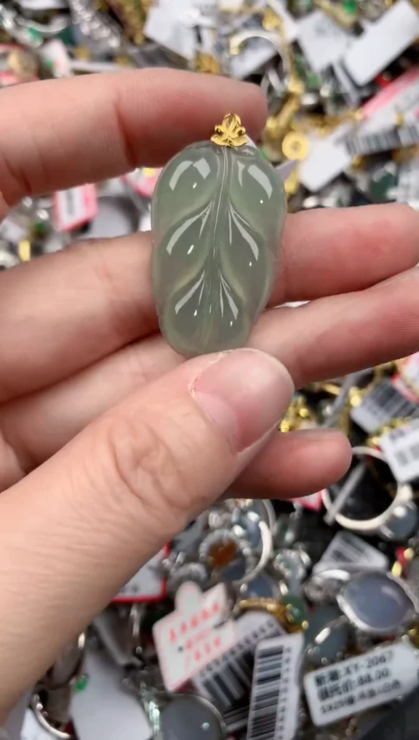 18K金镶嵌戒指翡翠666          1