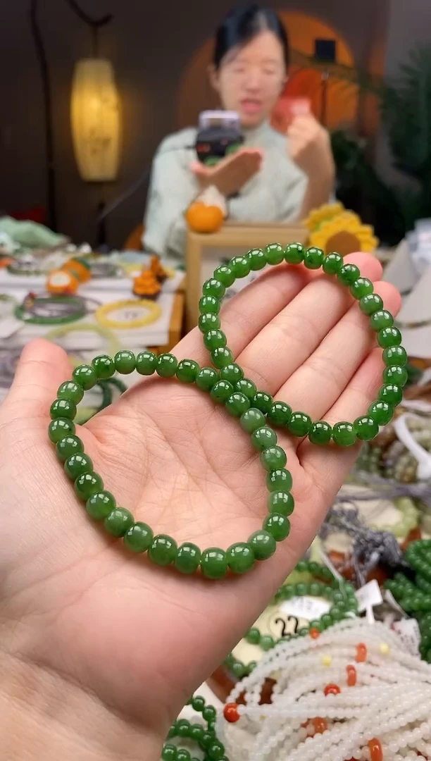 未镶嵌手链和田玉（碧玉）卡7左右老型碧玉多样性发一有矿点