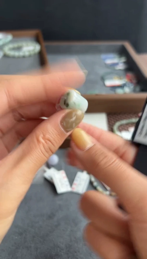 【闪购商品】翡翠吊坠(不含链)未镶嵌850号