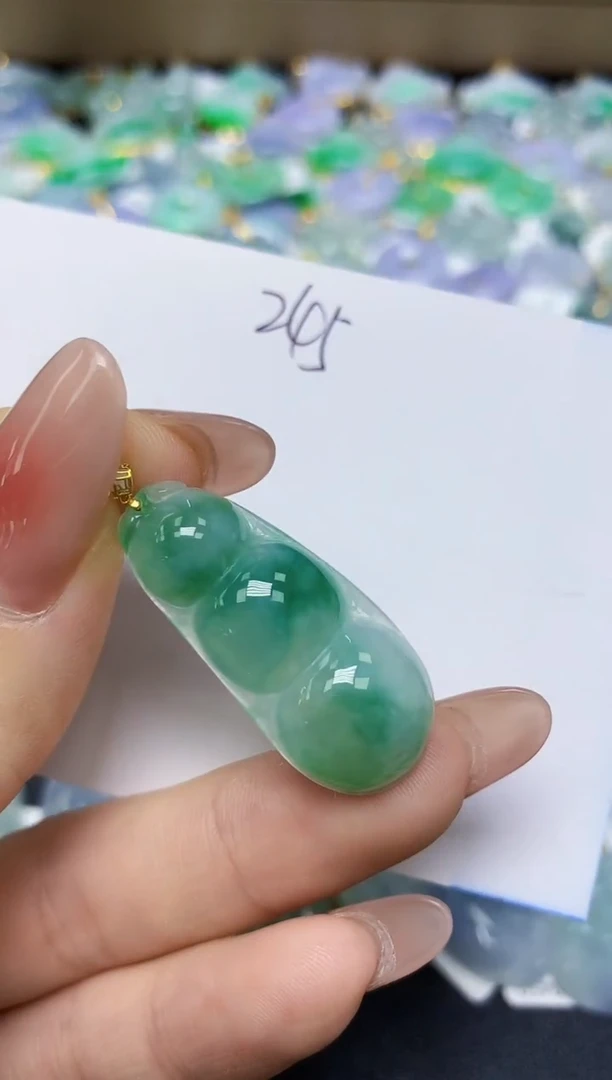 翡翠18K金镶嵌颈饰 天然缅甸翡翠A货