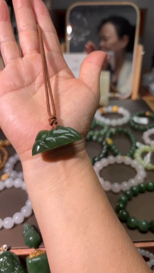 颈饰未镶嵌和田玉（碧玉）1