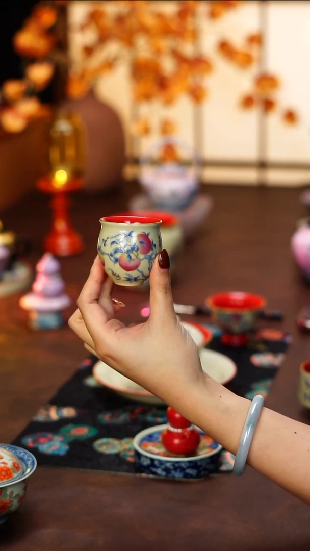 双色釉九桃五福束口杯