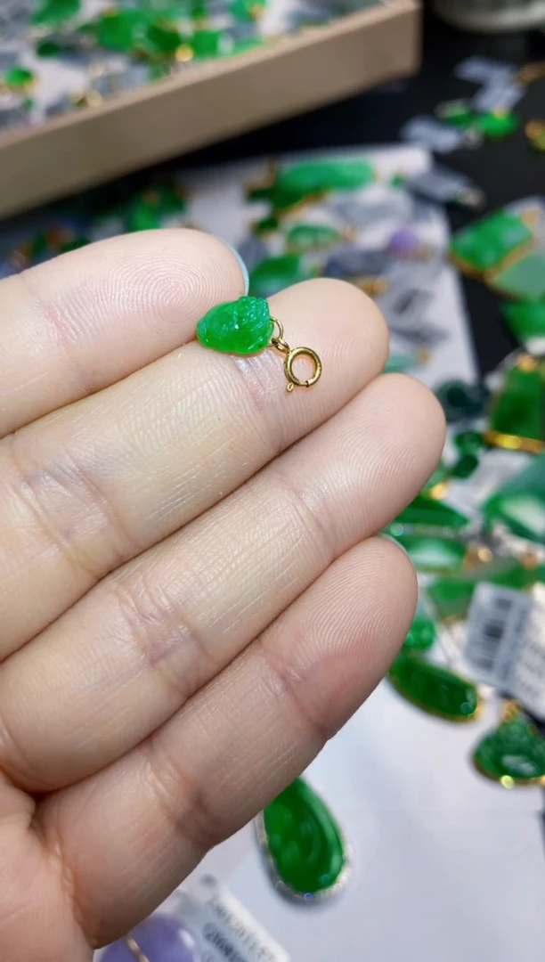 【闪购商品】翡翠颈饰18K金镶嵌吊坠