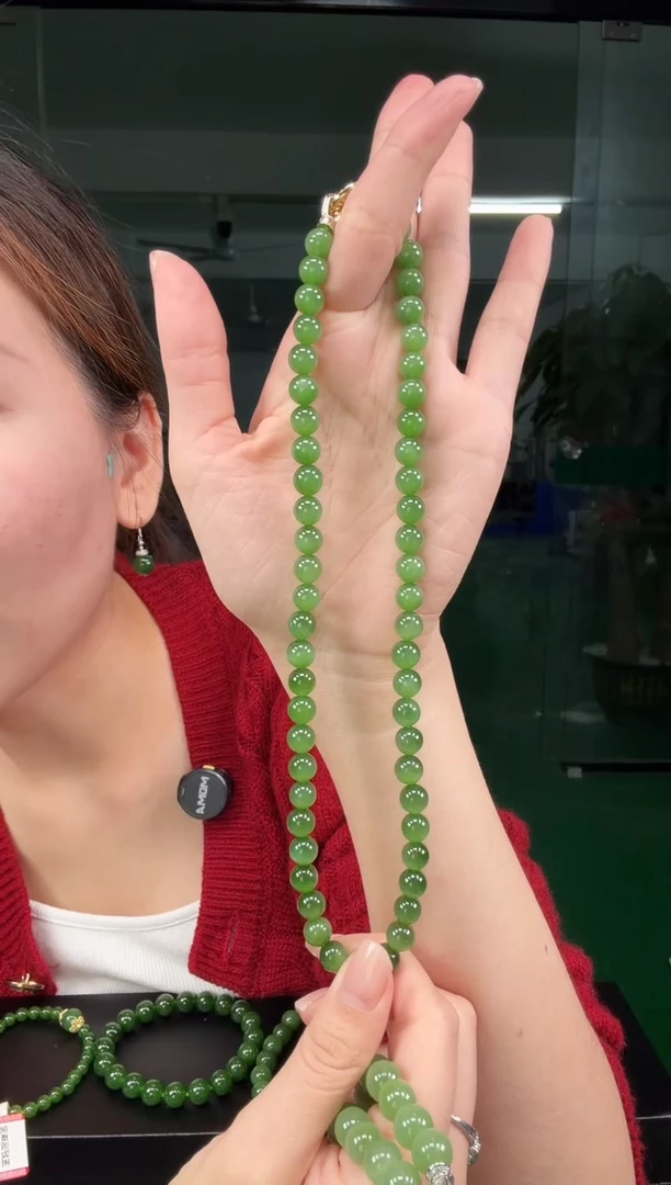 项链未镶嵌和田玉（碧玉）好**女碧玉8mm正阳绿绿猫项链