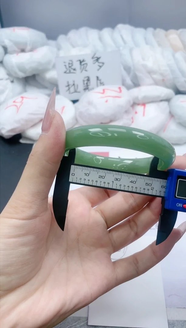【闪购商品】石英质玉手镯未镶嵌187/58.8
