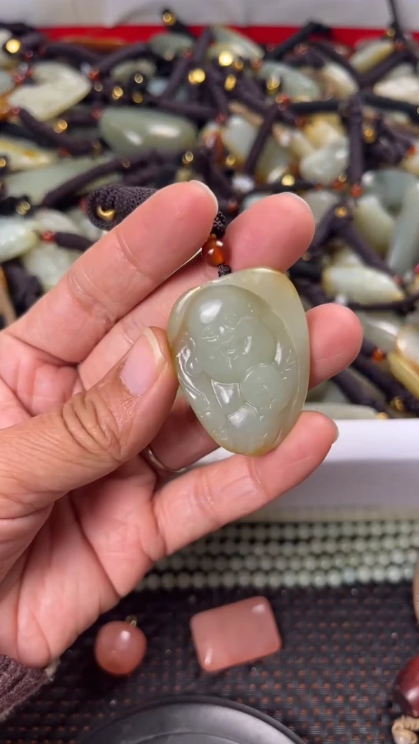 【闪购商品】和田玉颈饰未镶嵌多样性发货没有证书拍一发一有瑕