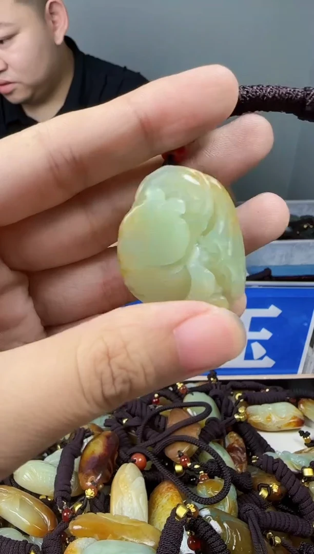 和田玉未镶嵌颈饰1