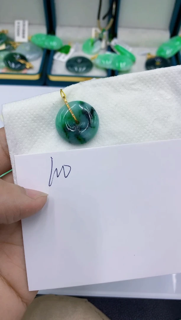 颈饰18K金镶嵌翡翠翡翠