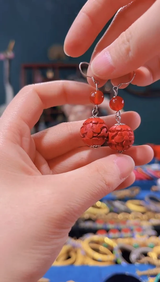 【闪购商品】雕漆耳环花卉精品