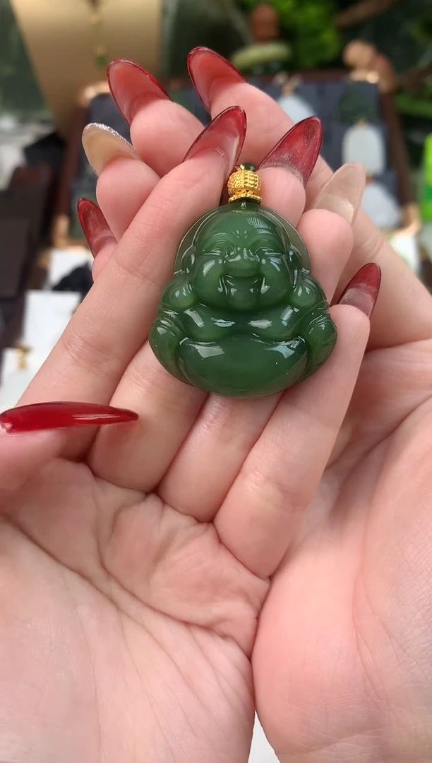 颈饰未镶嵌和田玉吊坠